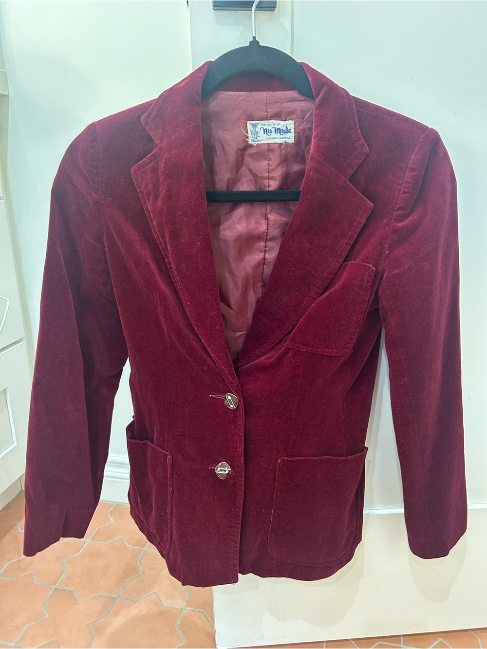 Retro 1970s velvet fitted women’s velvet blazer